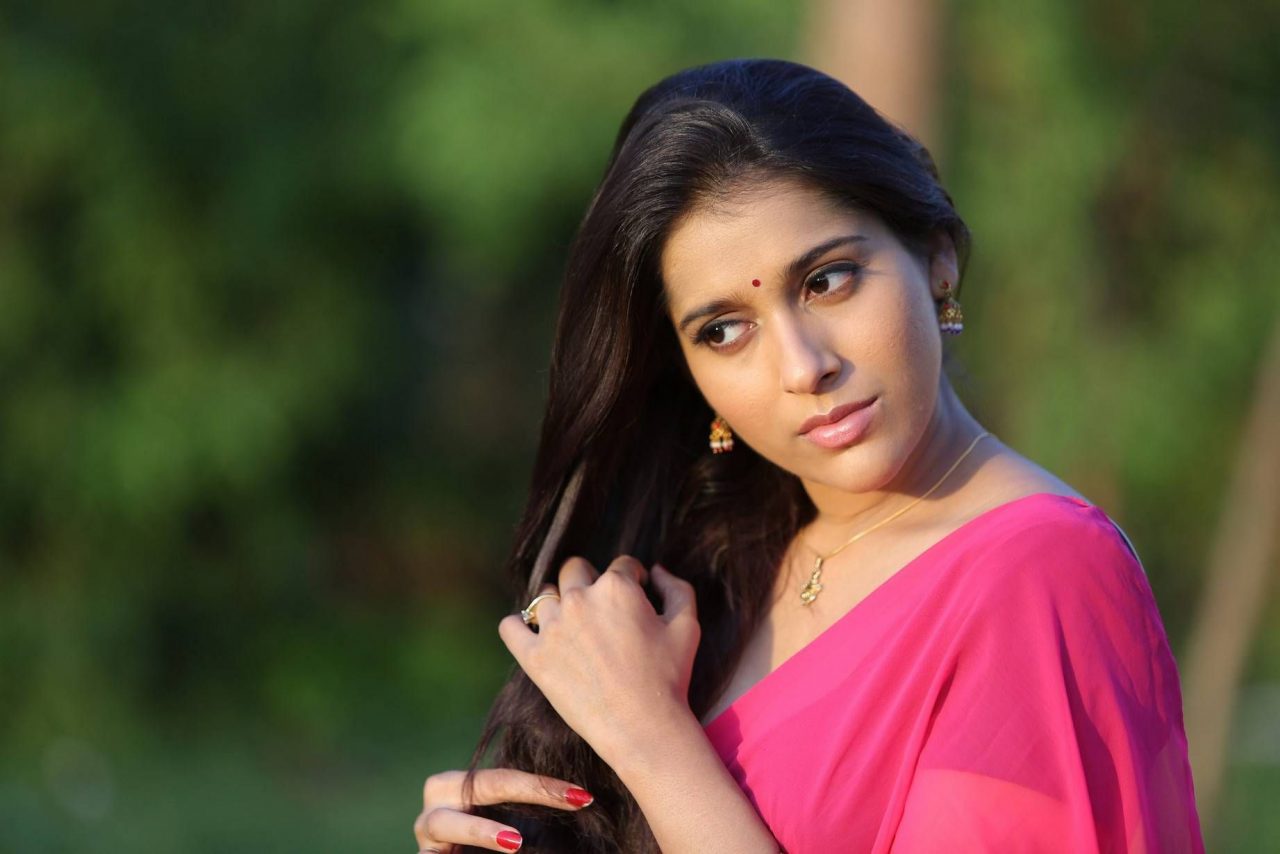 Rashmi Gautam Cute Stills From Guntur Talkies Movie