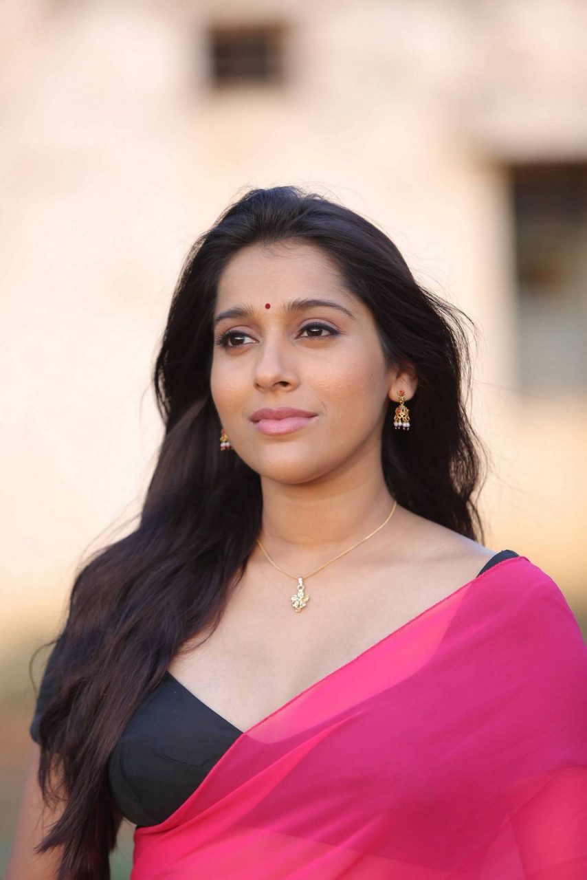 Rashmi Gautam Glamorous Saree Stills From Guntur Talkies Movie