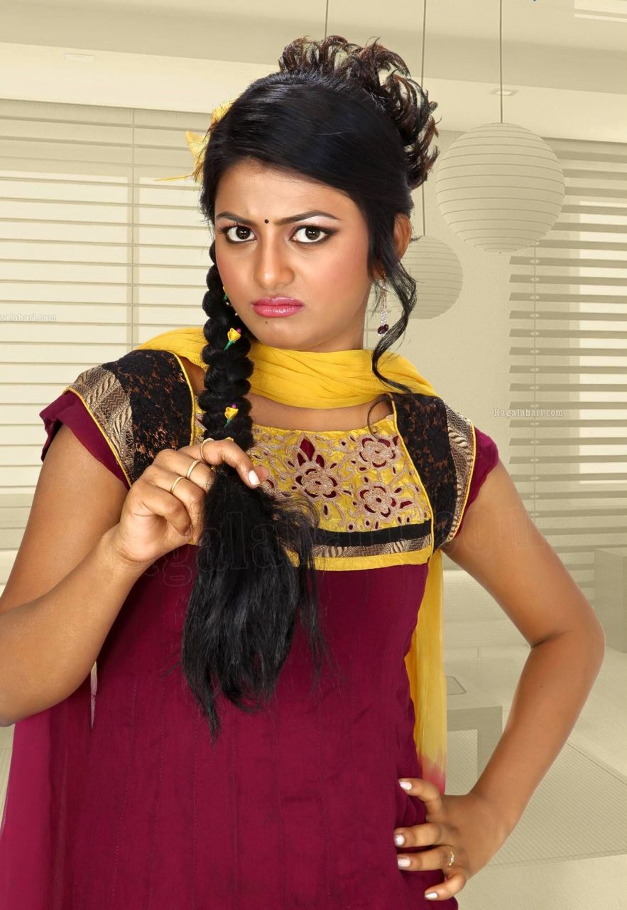 Cute And Lovely Images Of Anandhi