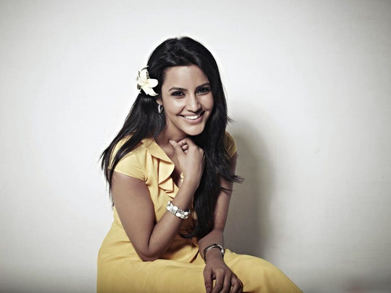 Priya Anand Beautiful Look And Smile Image