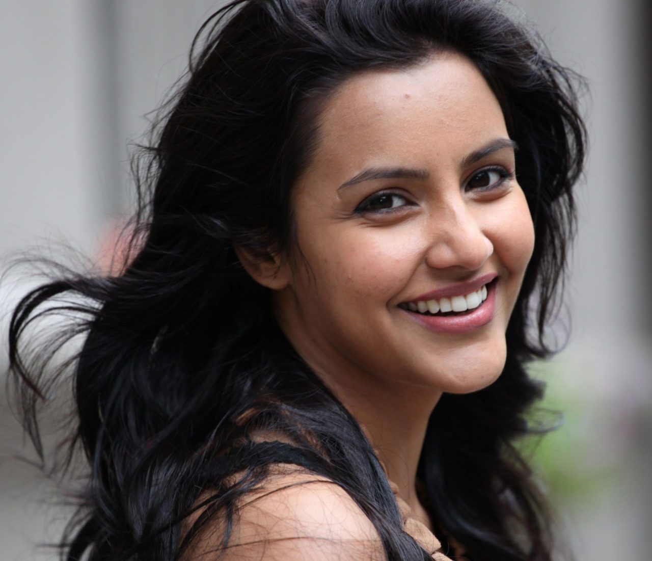 Cute Smiling Pics Of Priya Anand
