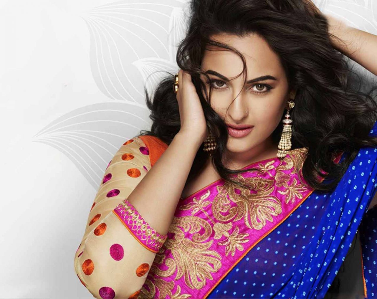 Looking So Beautiful Pics Of Sonakshi Sinha