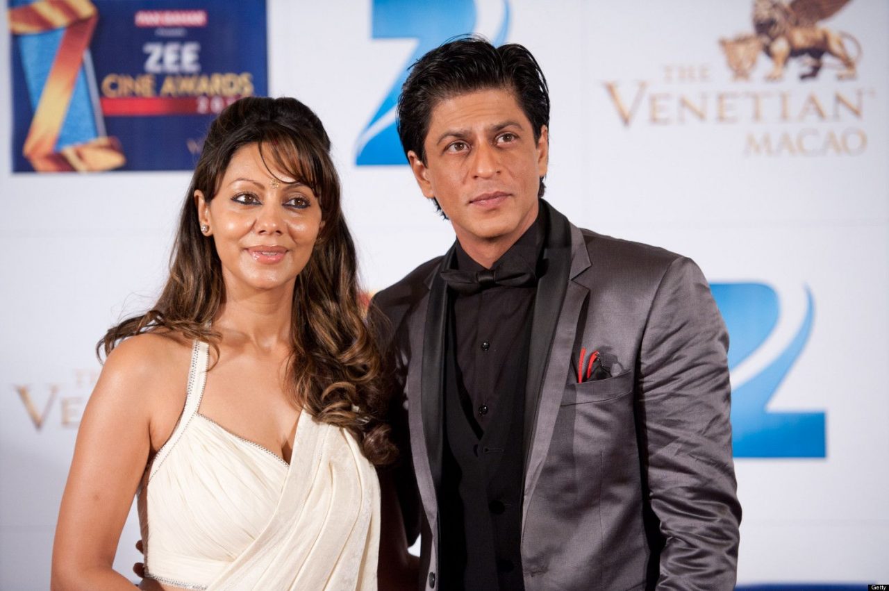 Nice Smiling Image Of Shah Rukh Khan With Guri Khan