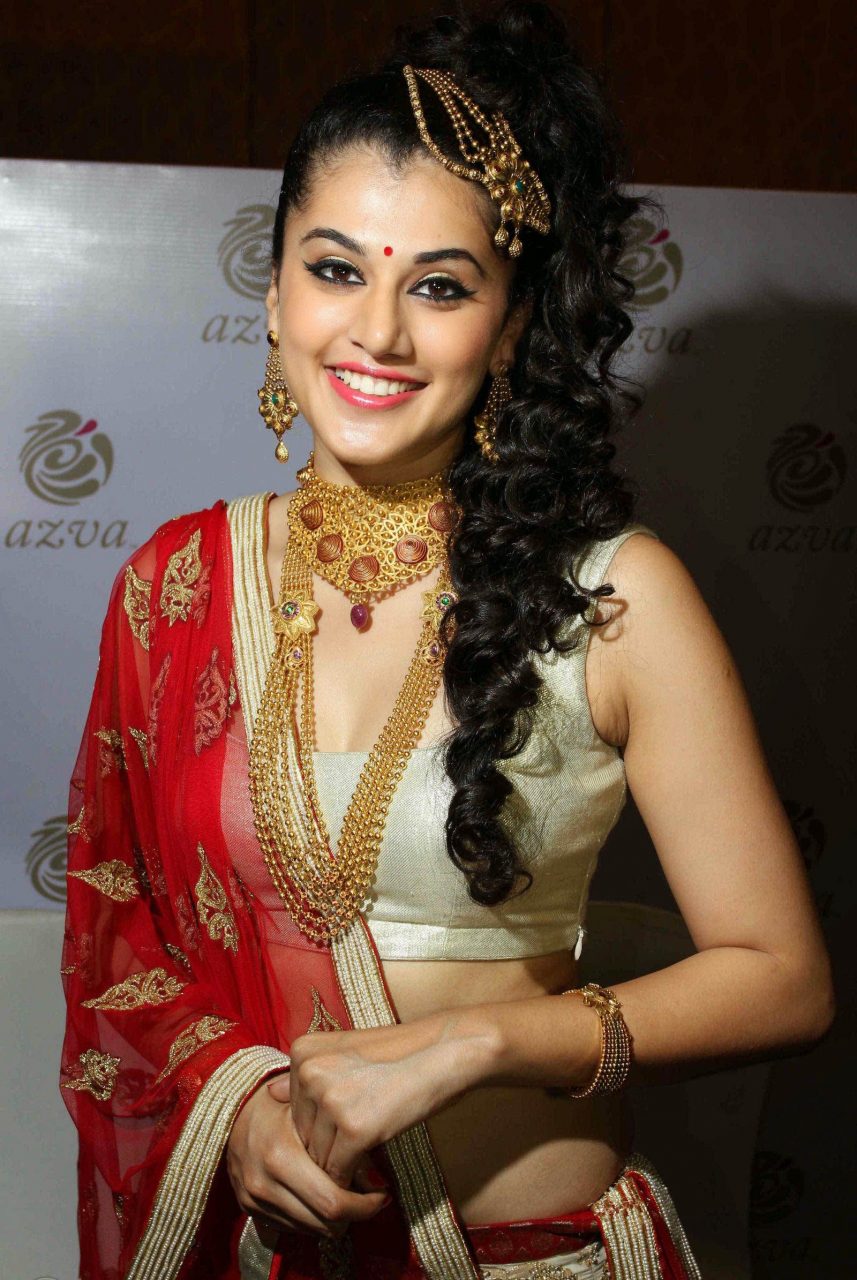 Sizzling Hot Smiling Image Of Tapsee Pannu