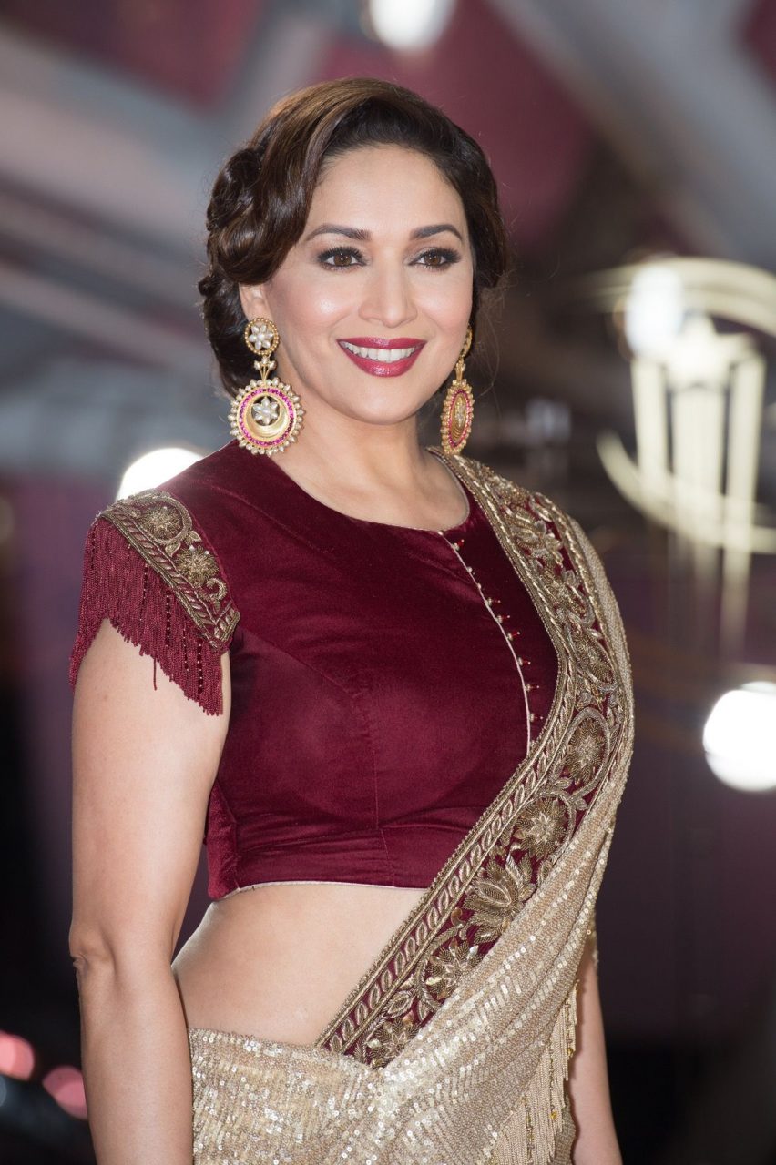 Stunning Hot Look And Smile Pics Of Madhuri Dixit