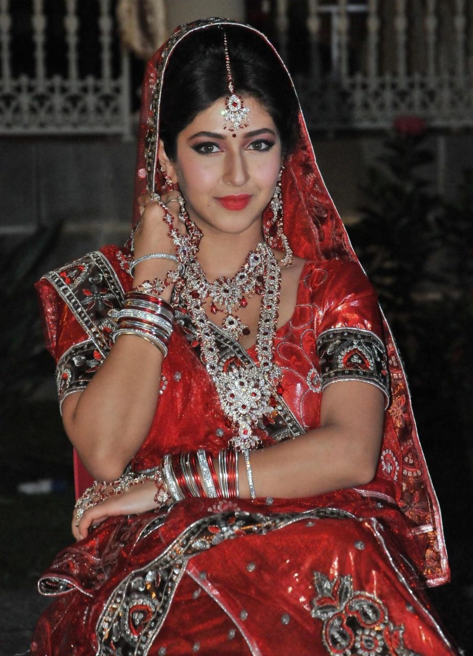 Beautiful Pics Of Sonarika Bhadoria