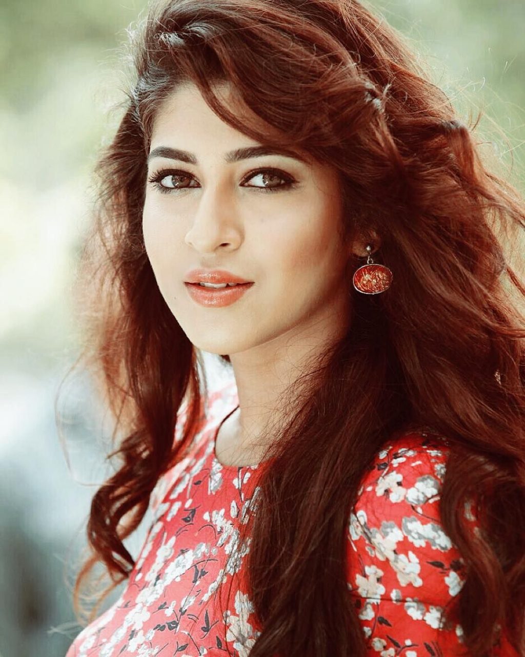 Looking So Beautiful Pics Of Sonarika Bhadoria