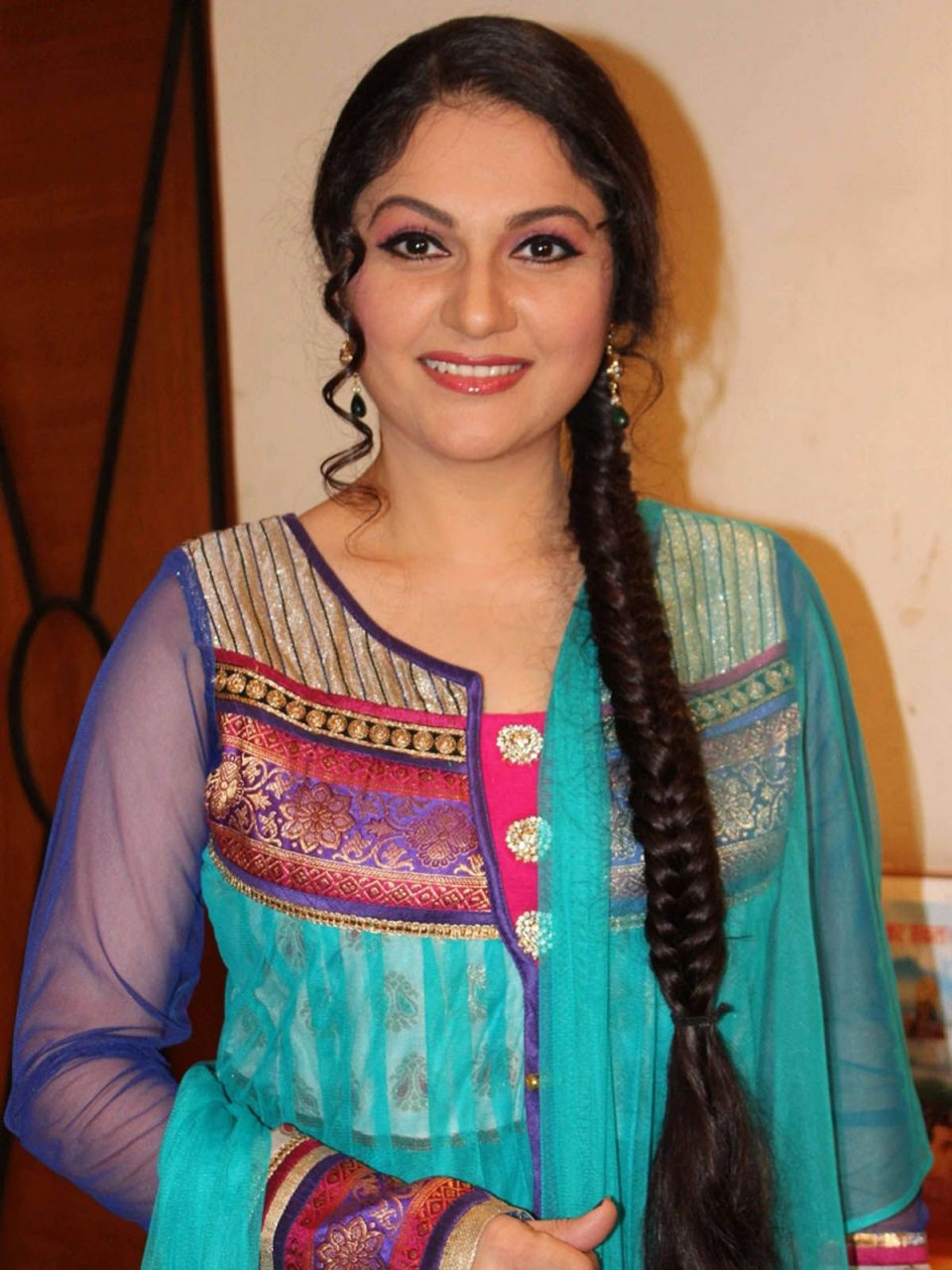 New Hairstyle Pics Of Gracy Singh