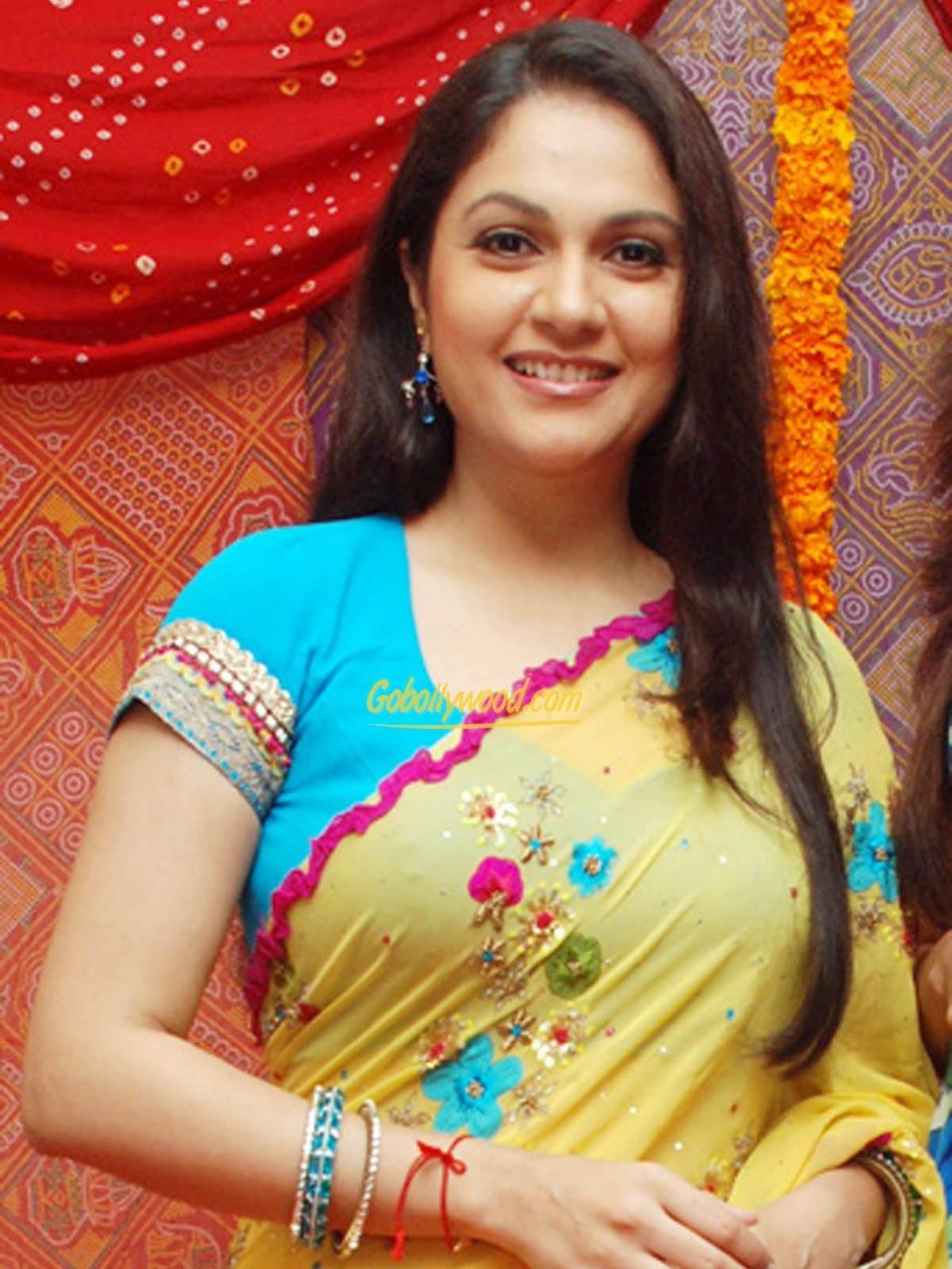 Sizzling Saree Pics Of Gracy Singh