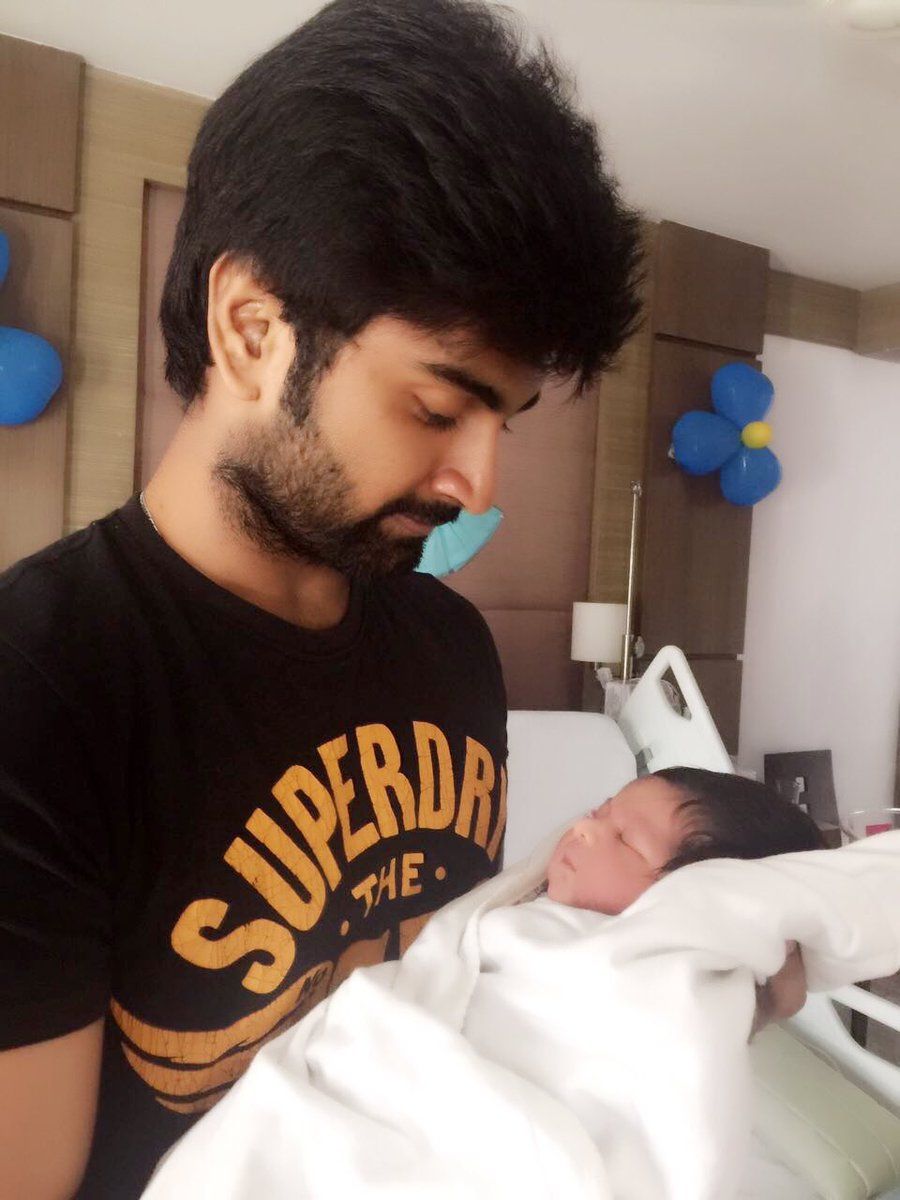 Atharvaa With His Cute Niece