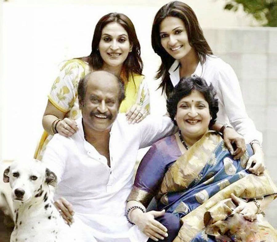 Rajinikanth With His Wife And Daughters