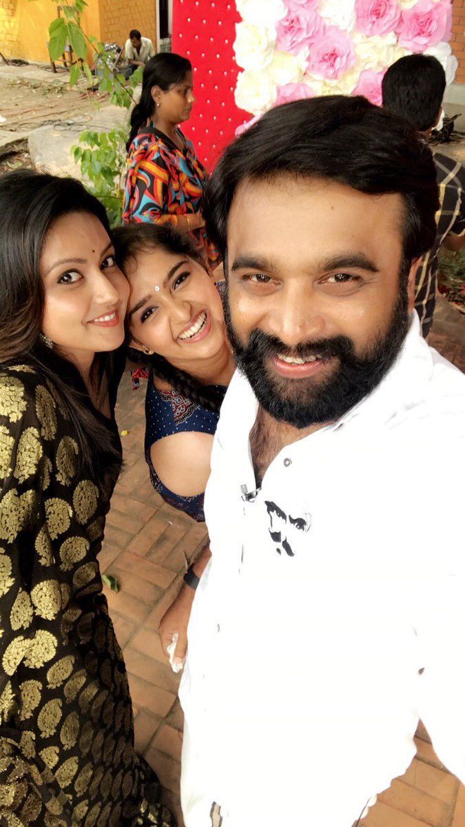 Sasikumar, Sanusha And Mahima Nambiar Selfie Pics