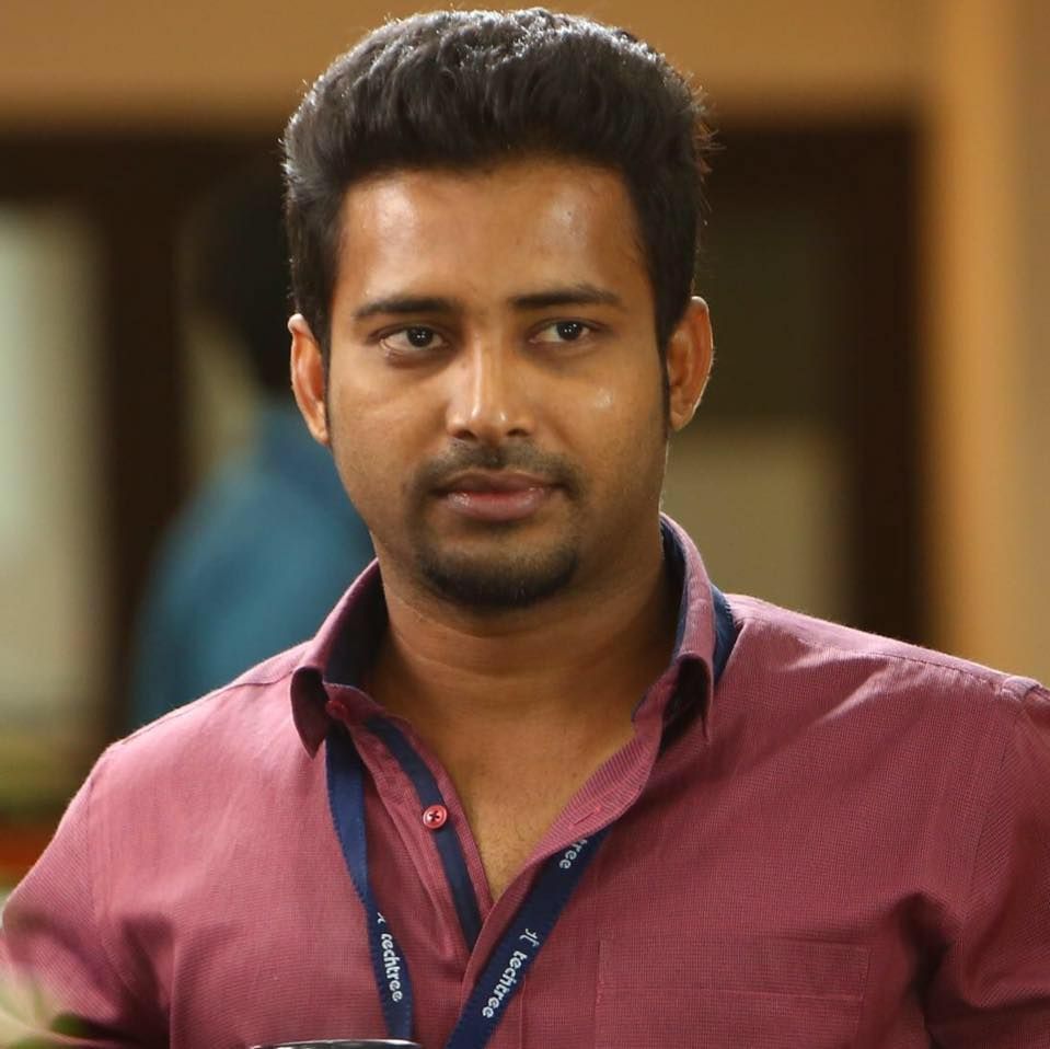 Cute And Handsome Look Pics Of Attakathi Dinesh