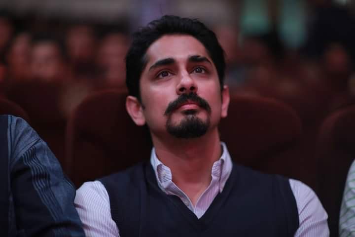 Smart And Handsome Look Pics Of Siddharth